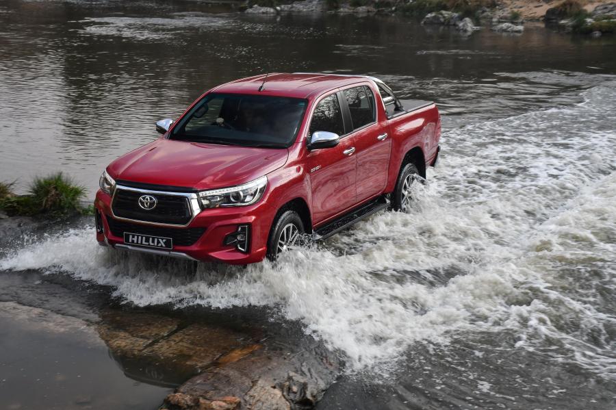  Toyota Hilux 4x4 Raider Double Cab 2018 года  (ZA) (фото 6 из 40)